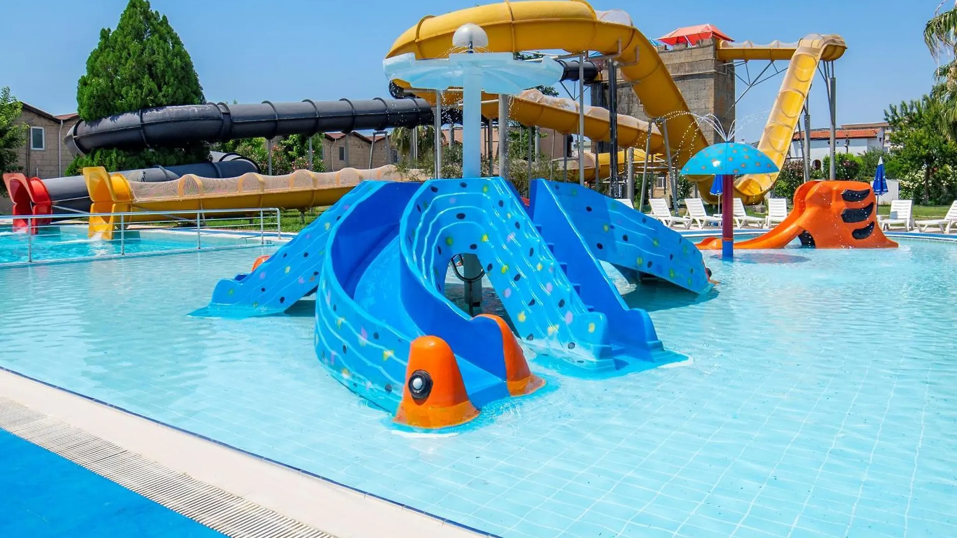 Risus Beach Resort Hotel Kusadasi 3*,