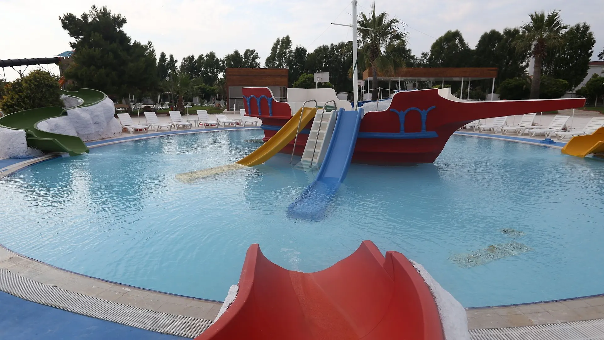 Risus Beach Resort Hotel Kusadasi