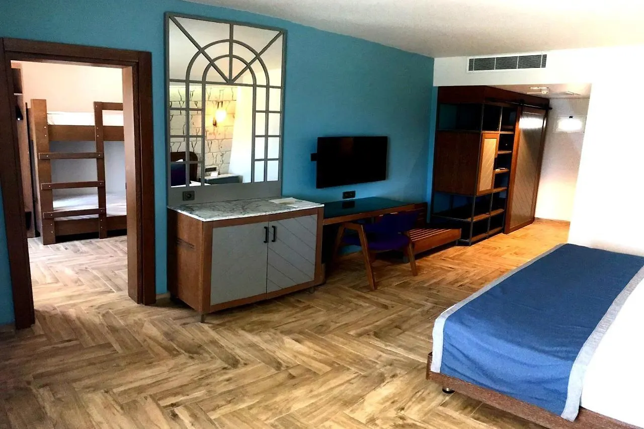 Risus Beach Resort Hotel Kusadasi